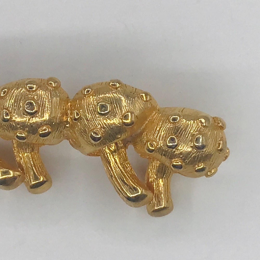 Vintage Mushroom Scarf Clip Gold Tone Whimsical Classic 1960’s Fungi Groovy 2” - Picture 4 of 6